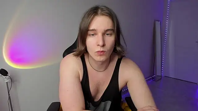 Snapshot of Vincent_Strong chatting on 03-19-25, 04:34 Vincent Strong online show from 03-19-25, 04:34
