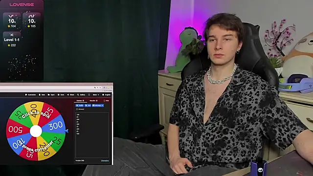 Snapshot of Vincent_Strong chatting on 10-19-25, 09:45 Vincent Strong online show from 10-19-25, 09:45