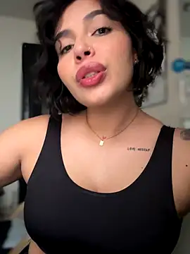 GigiiStone online show from 10-10-25, 03:02