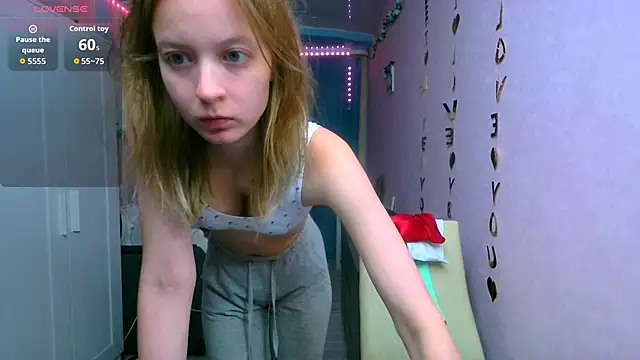 Snapshot of __Aphrodita__wow__ chatting on 10-04-25, 01:12   Aphrodita  wow   online show from 10-04-25, 01:12