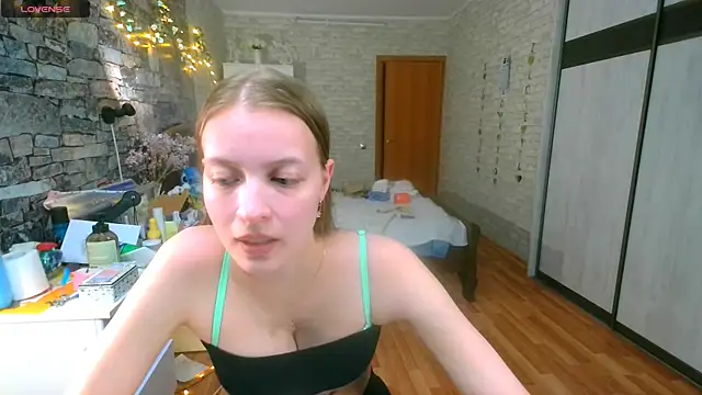 Snapshot of __Aphrodita__wow__ chatting on 05-22-26, 03:10 Aphrodita wow online show from 05-22-26, 03:10