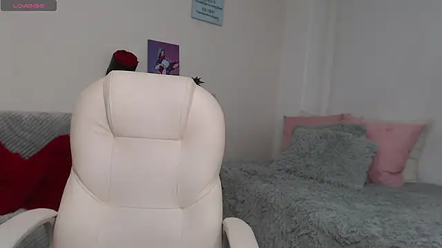 sofia perez    online show from 10-15-25, 07:33