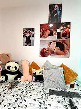 zafiro mo0n online show from 10-31-25, 09:11