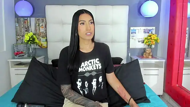 Taly Fox online show from 12-15-25, 09:20