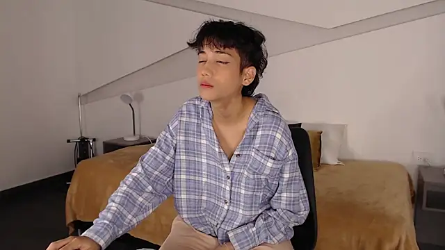 Snapshot of hot_little_bunny chatting on 02-05-25, 09:29 hot little bunny online show from 02-05-25, 09:29