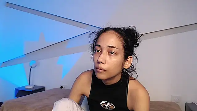 Snapshot of hot_little_bunny chatting on 12-16-25, 08:35 hot little bunny online show from 12-16-25, 08:35