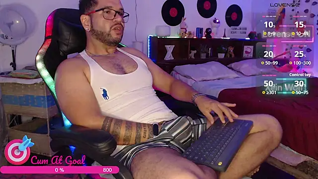 Snapshot of Xein_WoIf chatting on 05-11-26, 04:04 Xein WoIf online show from 05-11-26, 04:04