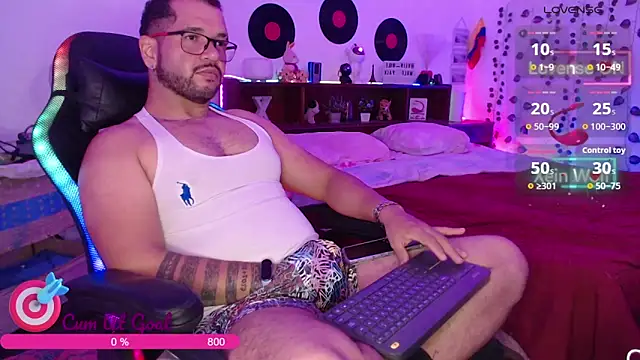 Snapshot of Xein_WoIf chatting on 05-03-26, 03:44 Xein WoIf online show from 05-03-26, 03:44