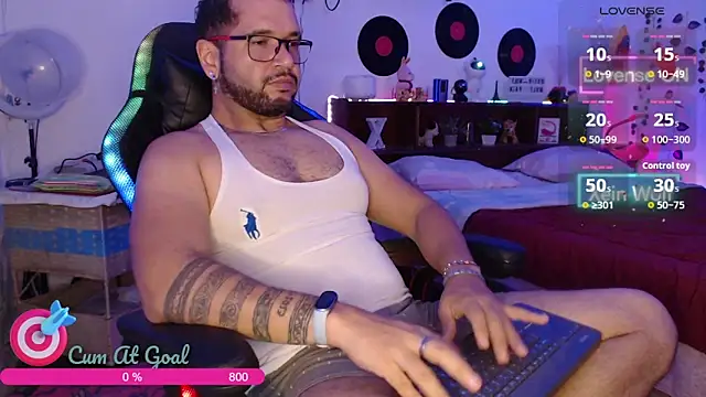 Snapshot of Xein_WoIf chatting on 05-17-26, 03:17 Xein WoIf online show from 05-17-26, 03:17