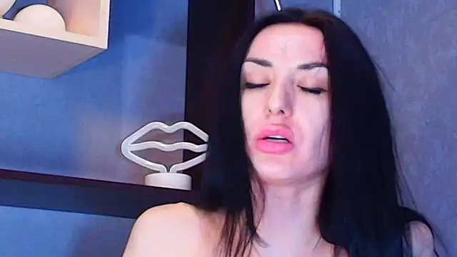 Snapshot of Siaconna chatting on 03-11-25, 06:08 Siaconna online show from 03-11-25, 06:08