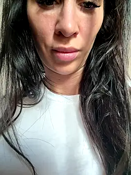 Snapshot of AlexiaStepahn chatting on 10-11-25, 12:28 AlexiaStepahn online show from 10-11-25, 12:28