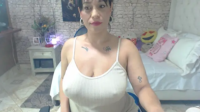 Snapshot of AlissonTyler4u chatting on 05-26-26, 10:52 AlissonTyler4u online show from 05-26-26, 10:52