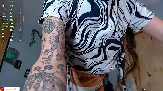 VickyJackson  online show from 10-03-25, 05:58