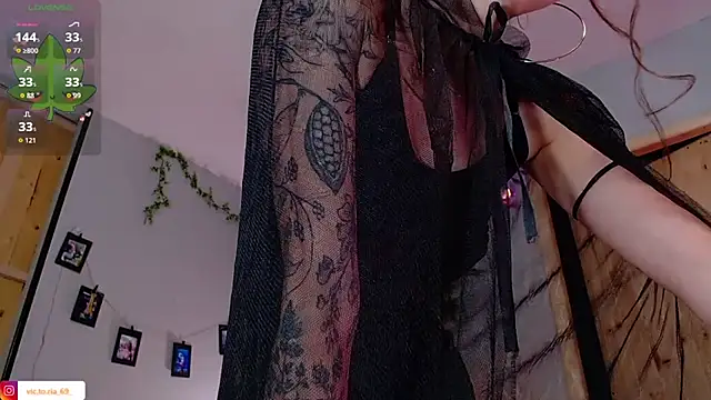 VickyJackson  online show from 12-18-25, 04:22