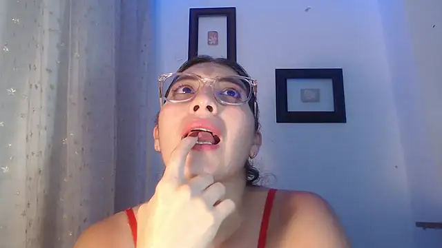 Snapshot of DaMikaela_ chatting on 03-05-25, 07:27 DaMikaela online show from 03-05-25, 07:27