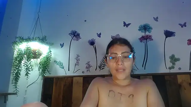 Snapshot of DaMikaela_ chatting on 03-07-25, 10:43 DaMikaela online show from 03-07-25, 10:43
