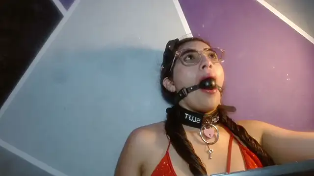 DaMikaela  online show from 02-11-26, 06:41