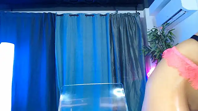 Snapshot of DanieleAida chatting on 10-15-25, 05:39 DanieleAida online show from 10-15-25, 05:39
