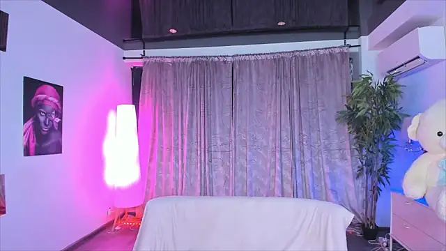 Snapshot of DanieleAida chatting on 02-24-26, 06:36 DanieleAida online show from 02-24-26, 06:36