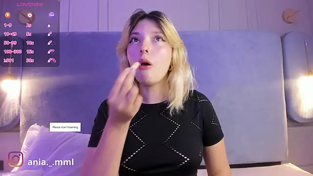 Snapshot of Ania_jones chatting on 09-25-25, 08:04 Ania jones online show from 09-25-25, 08:04