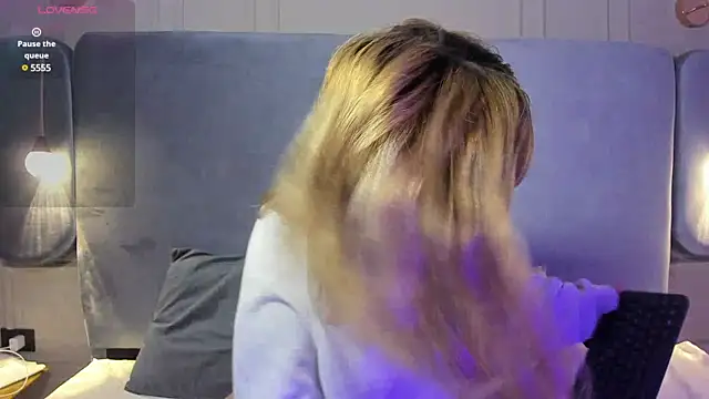 Snapshot of Ania_jones chatting on 03-11-25, 08:31 Ania jones online show from 03-11-25, 08:31