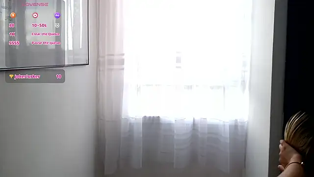 Snapshot of Ania_jones chatting on 10-07-25, 08:21 Ania jones online show from 10-07-25, 08:21