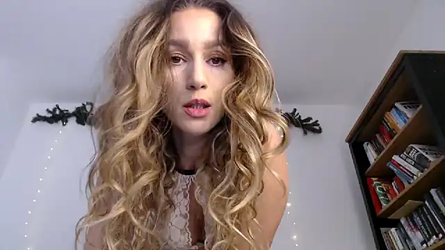 Snapshot of ChocoBelle chatting on 12-11-24, 09:12 ChocoBelle online show from 12-11-24, 09:12