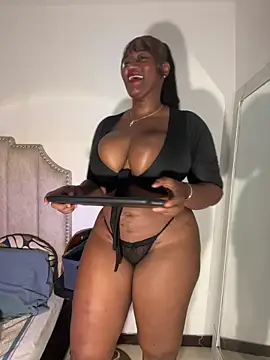 Snapshot of LiraRusso chatting on 05-15-26, 10:52 LiraRusso online show from 05-15-26, 10:52