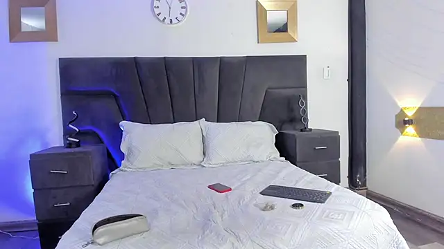 Snapshot of CinthiaCollins chatting on 03-17-25, 01:29 CinthiaCollins online show from 03-17-25, 01:29