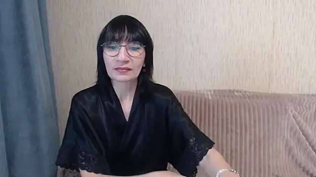 Erica95Bloom online show from 11-19-25, 06:13