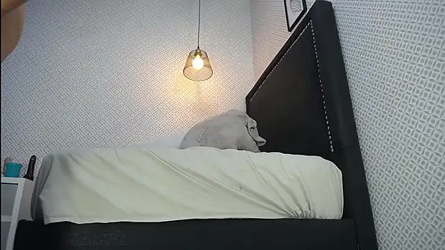 LORENADAVIES online show from 03-07-25, 04:00