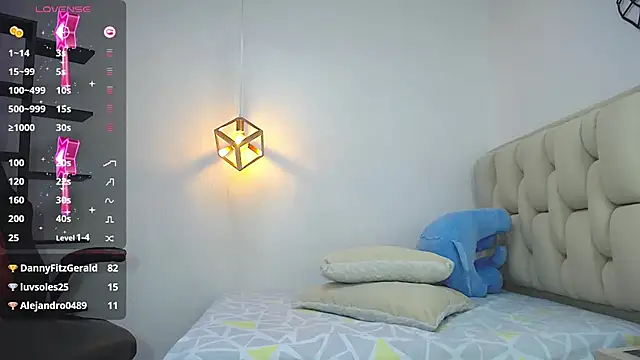 LORENADAVIES online show from 03-11-25, 05:46