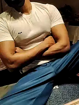 Snapshot of xxxhugedick0001 chatting on 02-25-25, 04:14 xxxhugedick0001 online show from 02-25-25, 04:14