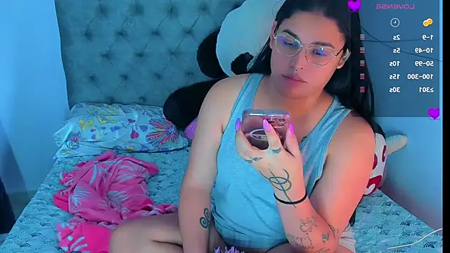 Snapshot of mabellfox chatting on 09-22-25, 06:47 mabellfox online show from 09-22-25, 06:47