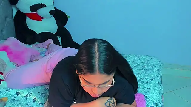 Snapshot of mabellfox chatting on 02-12-25, 01:37 mabellfox online show from 02-12-25, 01:37
