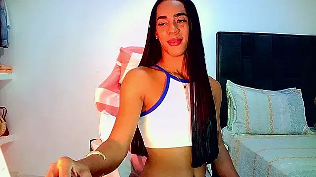 Snapshot of carmen14 chatting on 07-28-26, 02:13 carmen14 online show from 07-28-26, 02:13