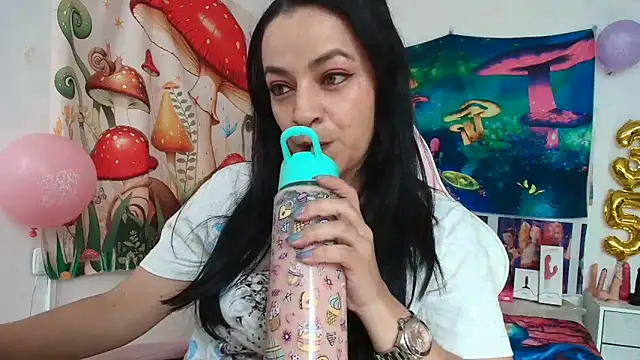 Snapshot of LovelyAzucena chatting on 05-14-26, 01:52 LovelyAzucena online show from 05-14-26, 01:52