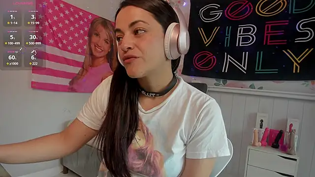 LovelyAzucena online show from 10-30-25, 02:58