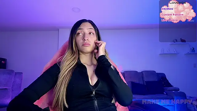 Snapshot of TiffanyBela chatting on 10-03-25, 11:06 TiffanyBela online show from 10-03-25, 11:06