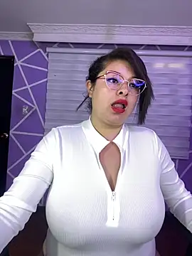 Snapshot of MiiaaJoness chatting on 05-26-26, 03:21 MiiaaJoness online show from 05-26-26, 03:21
