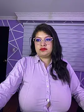 Snapshot of MiiaaJoness chatting on 05-15-26, 05:16 MiiaaJoness online show from 05-15-26, 05:16