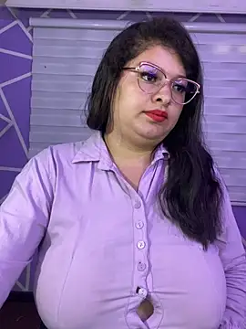 Snapshot of MiiaaJoness chatting on 05-15-26, 05:22 MiiaaJoness online show from 05-15-26, 05:22