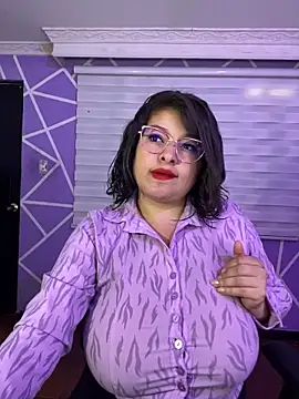 Snapshot of MiiaaJoness chatting on 06-04-26, 03:38 MiiaaJoness online show from 06-04-26, 03:38