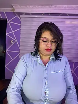 Snapshot of MiiaaJoness chatting on 06-18-26, 03:39 MiiaaJoness online show from 06-18-26, 03:39
