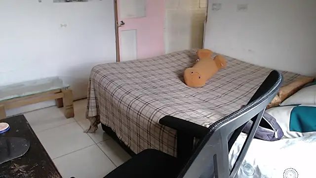 girl milk2 online show from 03-18-26, 05:03