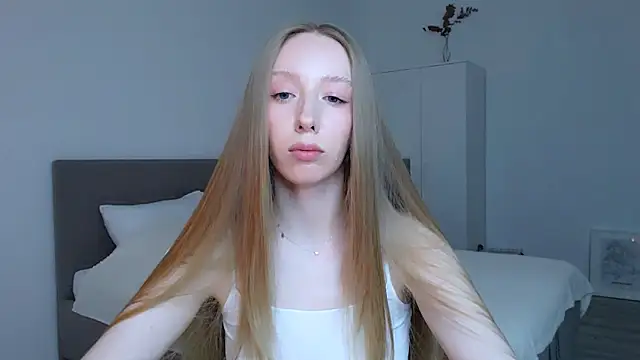 Luna insniity online show from 10-28-25, 07:13