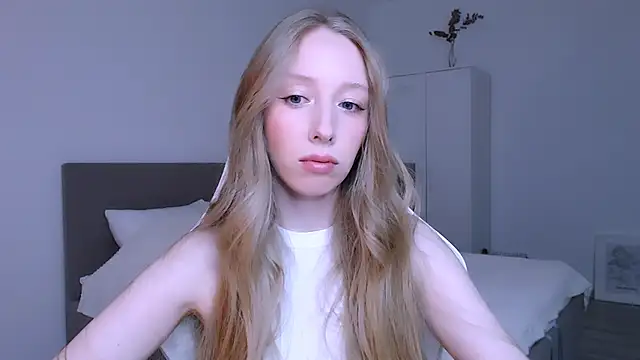 Luna insniity online show from 12-15-25, 08:36