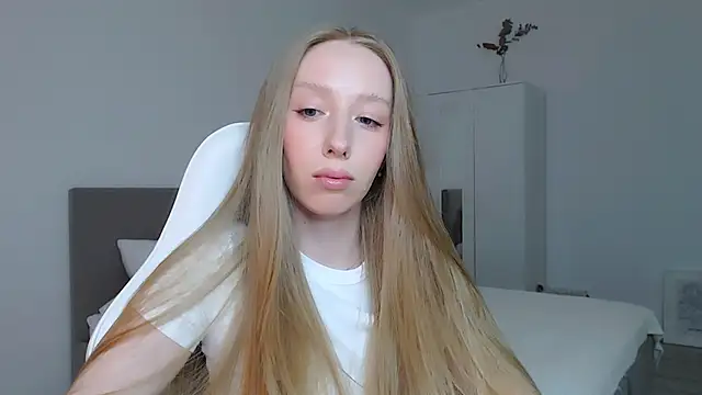 Luna insniity online show from 12-13-25, 10:05