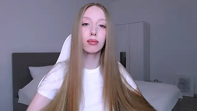 Luna insniity online show from 03-22-26, 08:54