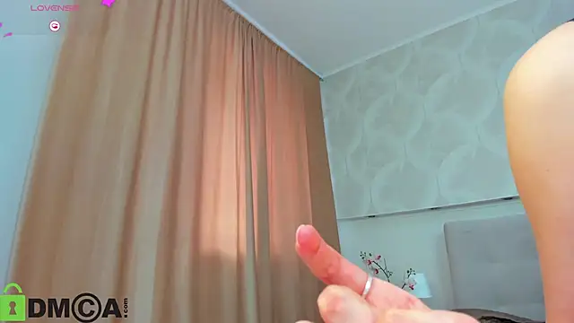 Snapshot of Donna_Evans chatting on 05-18-26, 04:07 Donna Evans online show from 05-18-26, 04:07